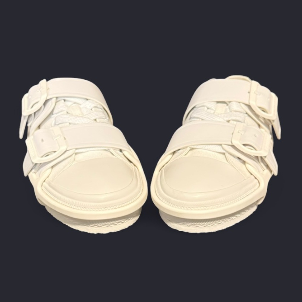 BURBERRY
White Canvas Sneakers
NWT | EU 35 - Picture 11 of 16